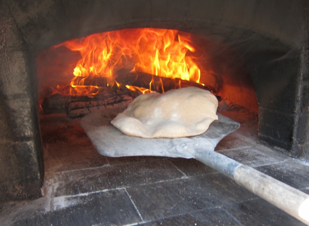 wood-fired-oven-as-tandoor-naan-1357