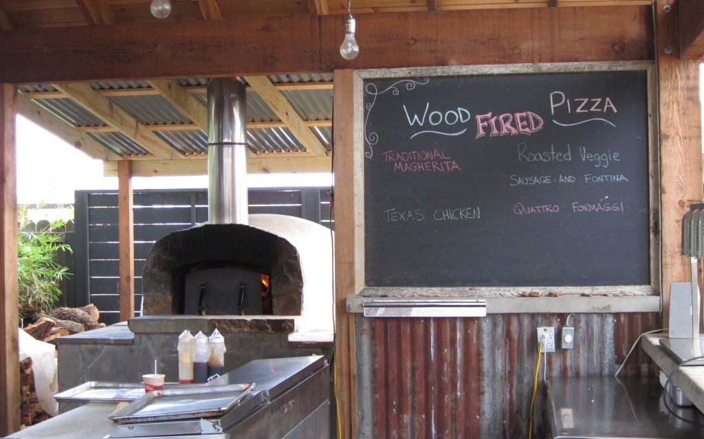Wood-fired-pizza-oven-Forno-Bravo-kit-Professionale-Garden-Co