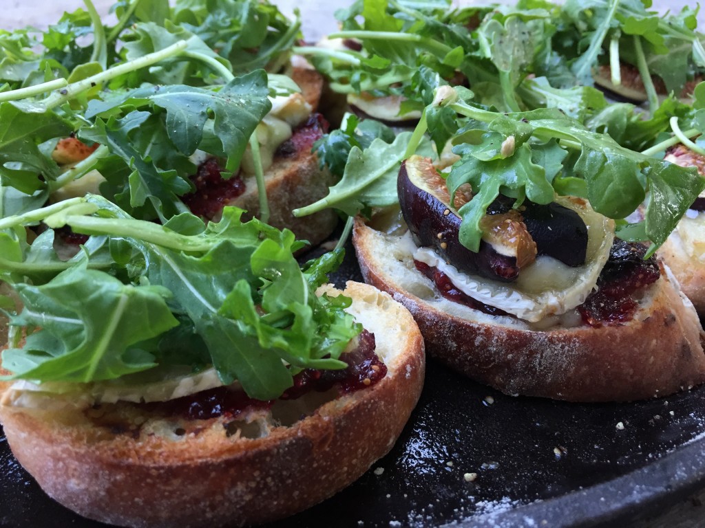 wood-fired oven, pizza oven, fire roasting figs with brie and arugula