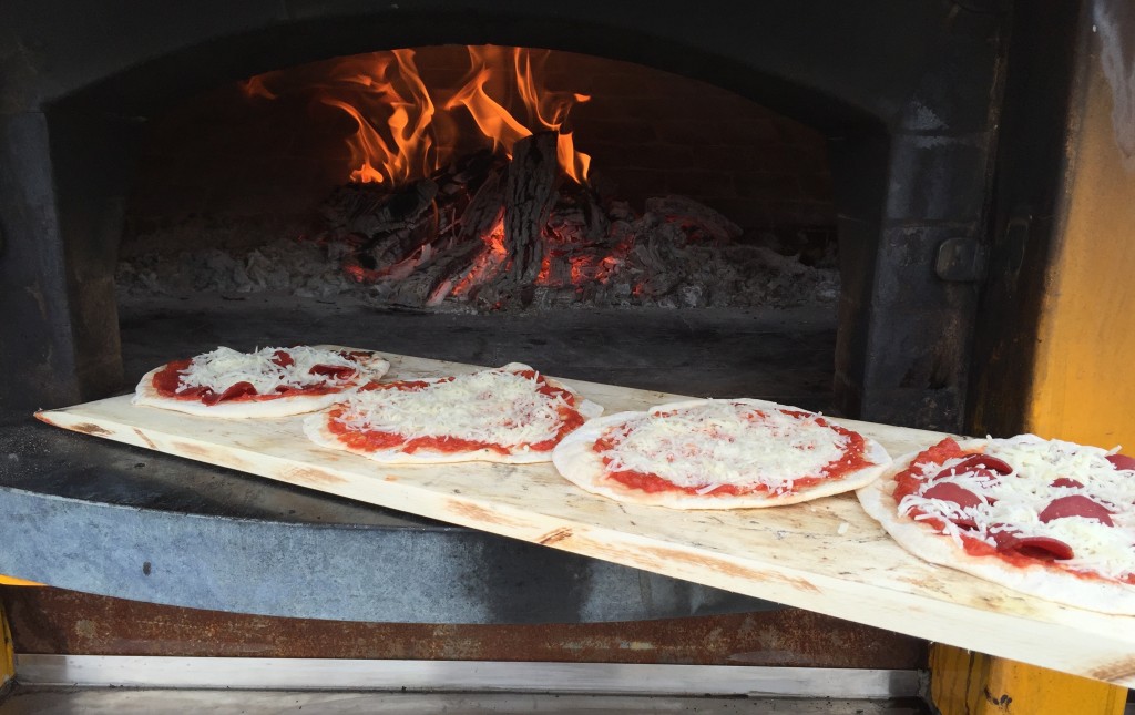 Foolproof-Pizza sauce for wood-fired oven pizza oven. 