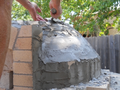 Building the dome of a wood-fired oven in Texas